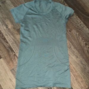 Lululemon Swiftly Tech Short Sleeve